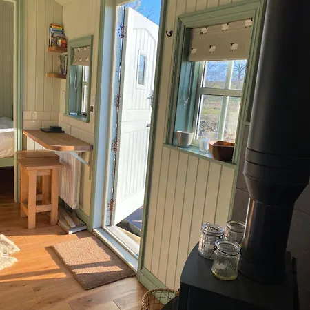 Sunset Snug Shepherd Hut Пенрит