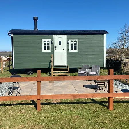 Sunset Snug Shepherd Hut * Пенрит