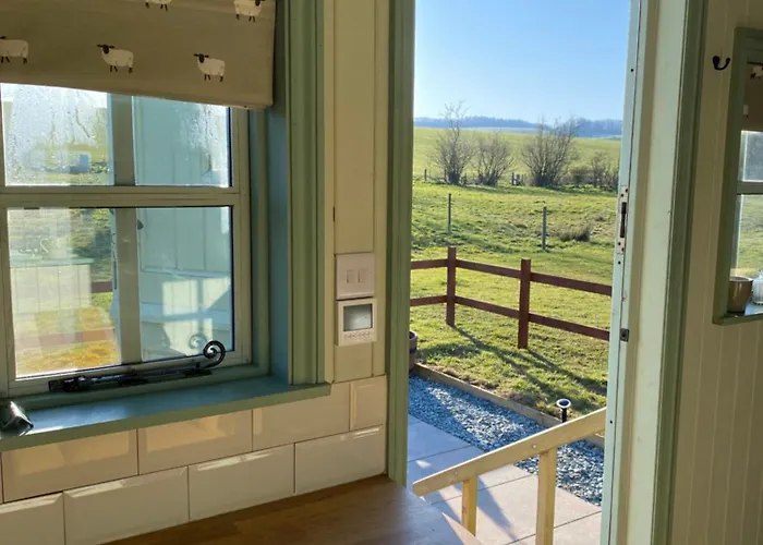 Sunset Snug Shepherd Hut