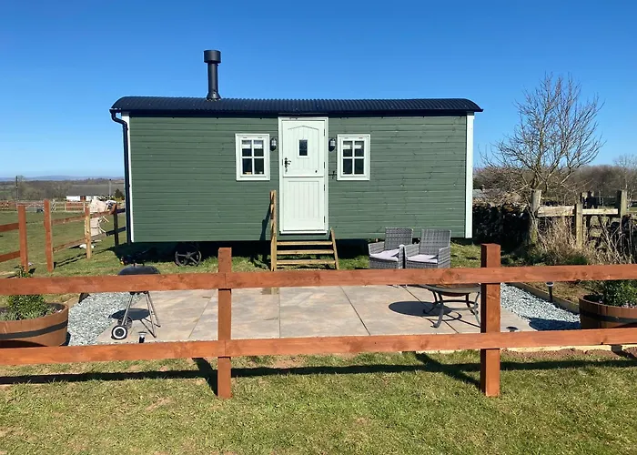 Sunset Snug Shepherd Hut * 彭里斯